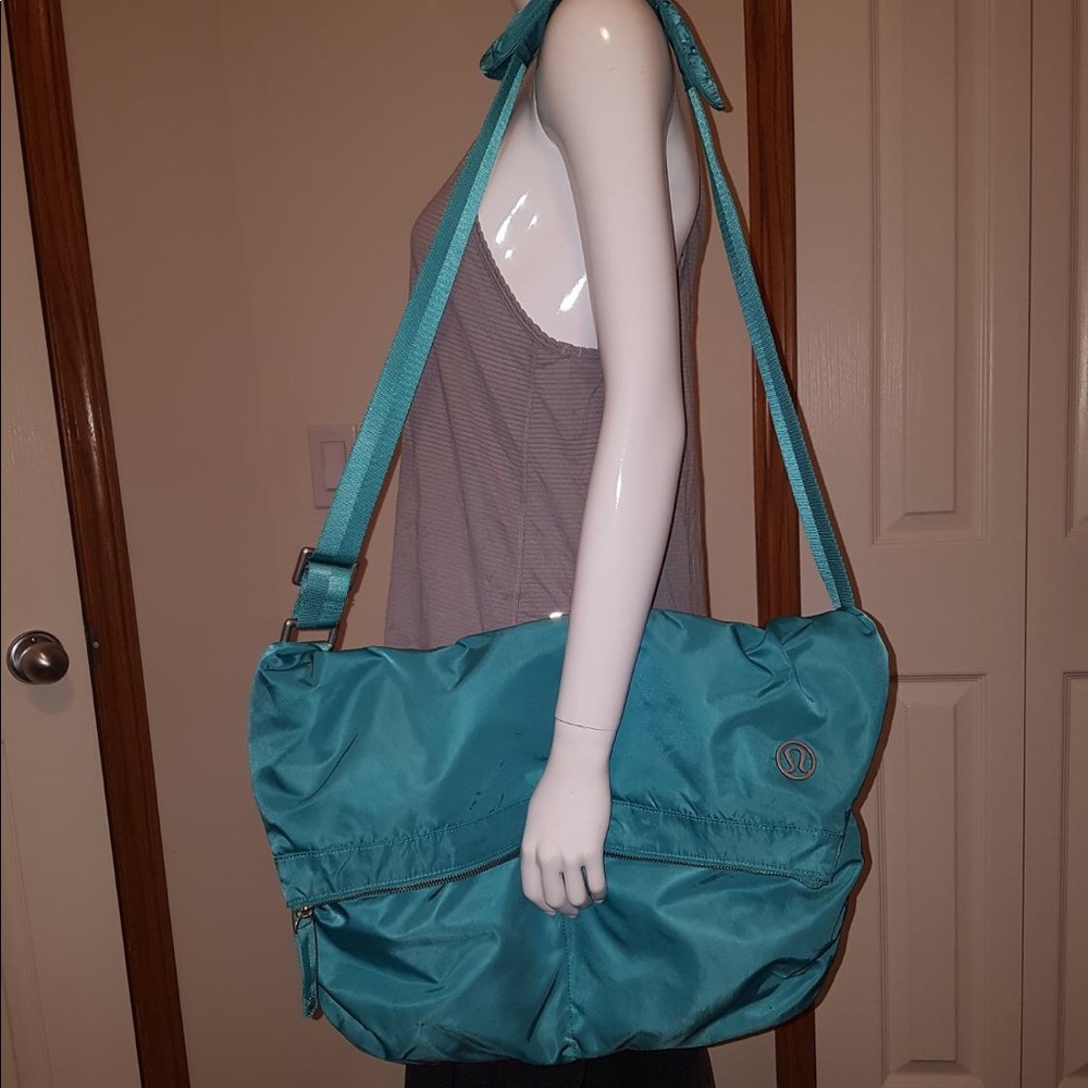 Lululemon Move It Messenger Bag